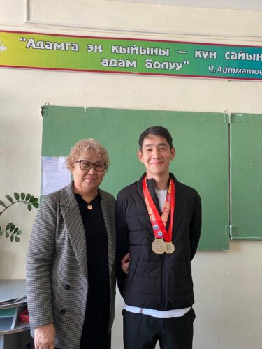 Двухкратный чемпион по кикбоксингу в Центральной Азии Касымалиев Данияр ученик 11 СЭ2 класса