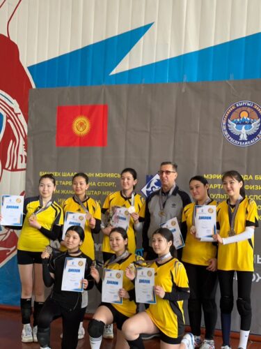 Женская волейбольная команда школы-гимназии №72 заняла 2 место на городском этапе Школьной лиги.